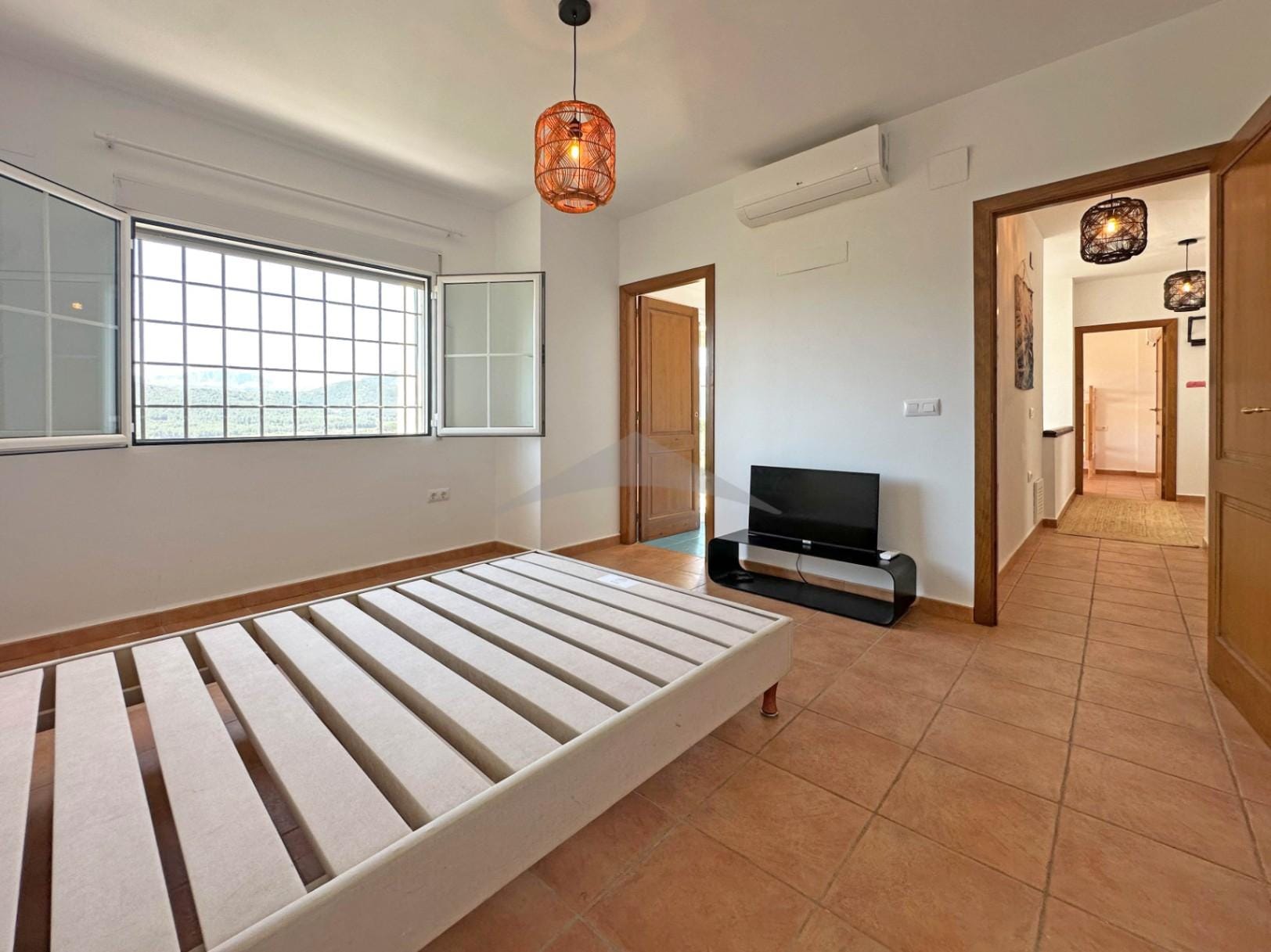 Volledig gerenoveerde villa met panoramisch uitzicht in Xaló