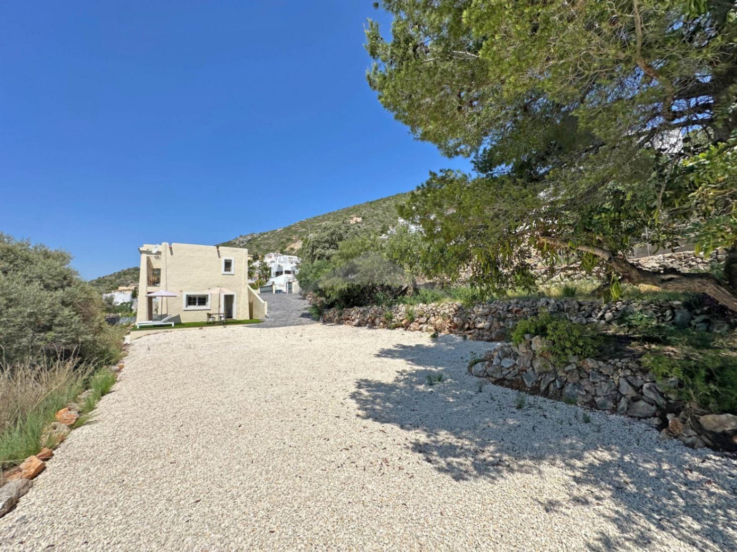Volledig gerenoveerde villa met panoramisch uitzicht in Xaló