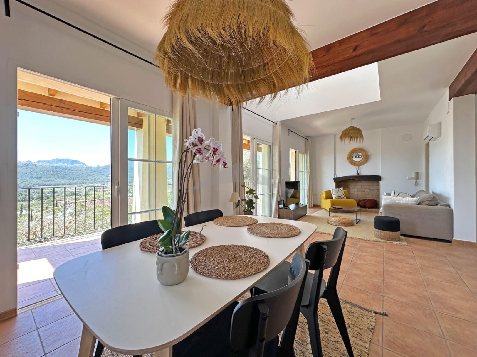 Volledig gerenoveerde villa met panoramisch uitzicht in Xaló
