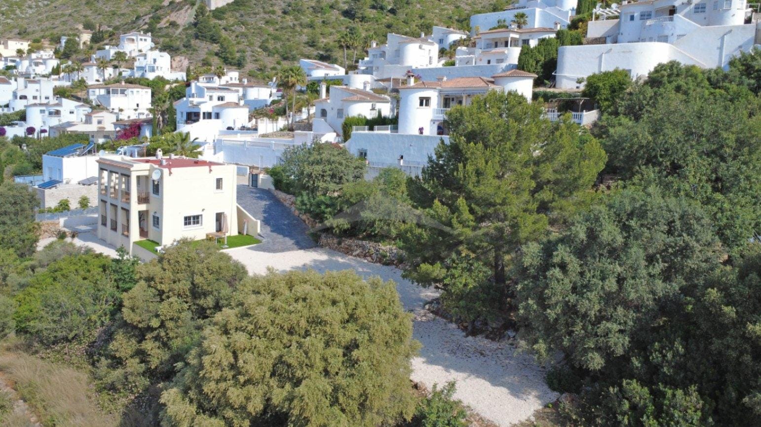 Volledig gerenoveerde villa met panoramisch uitzicht in Xaló