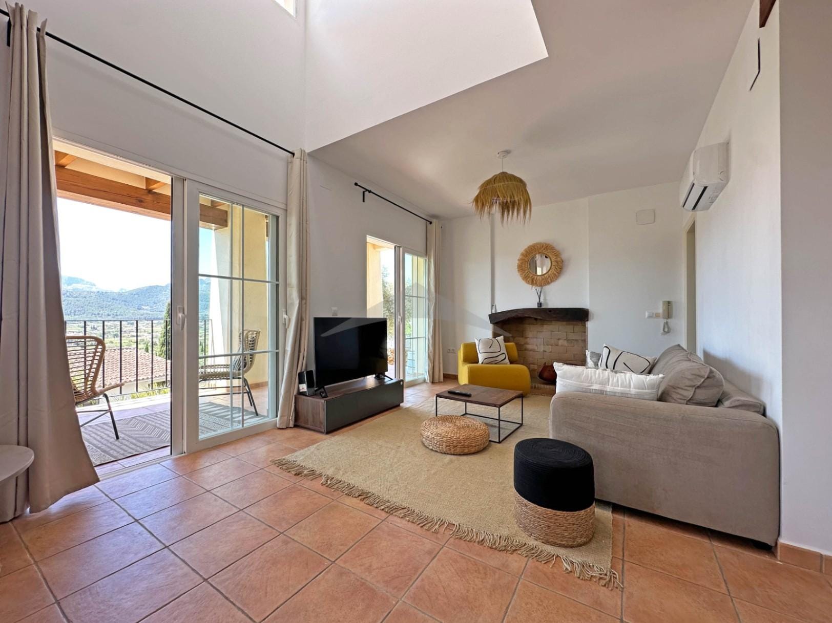 Volledig gerenoveerde villa met panoramisch uitzicht in Xaló