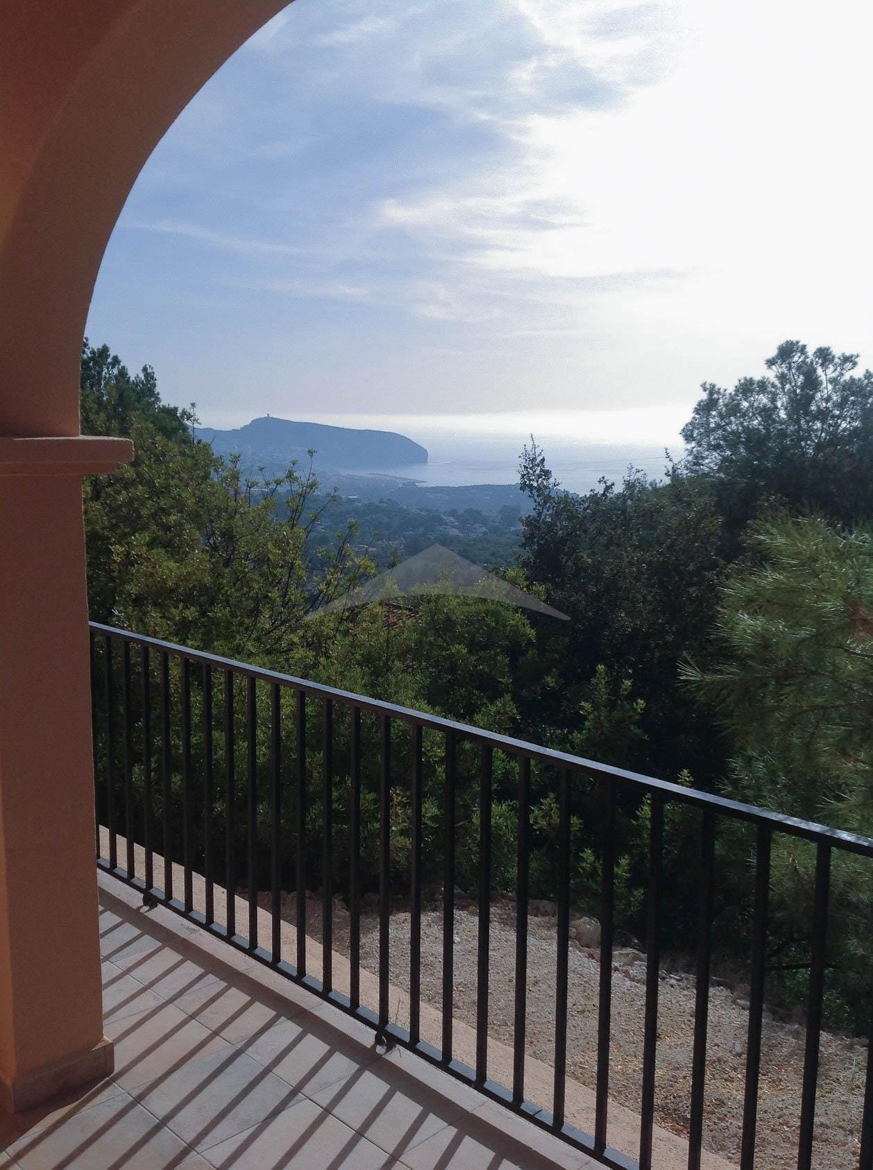 Half vrijstaande woning in Moraira te koop