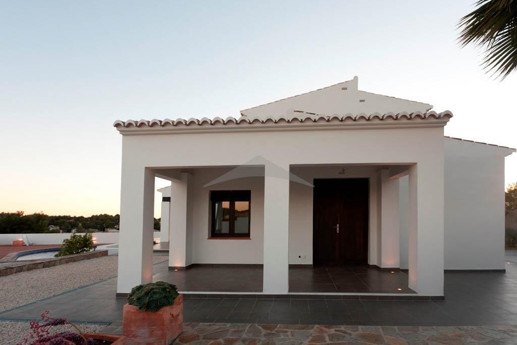 Mediterrane villa met uitzicht op zee te koop in Moraira