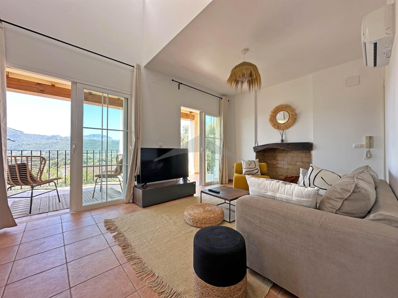 Volledig gerenoveerde villa met panoramisch uitzicht in Xaló