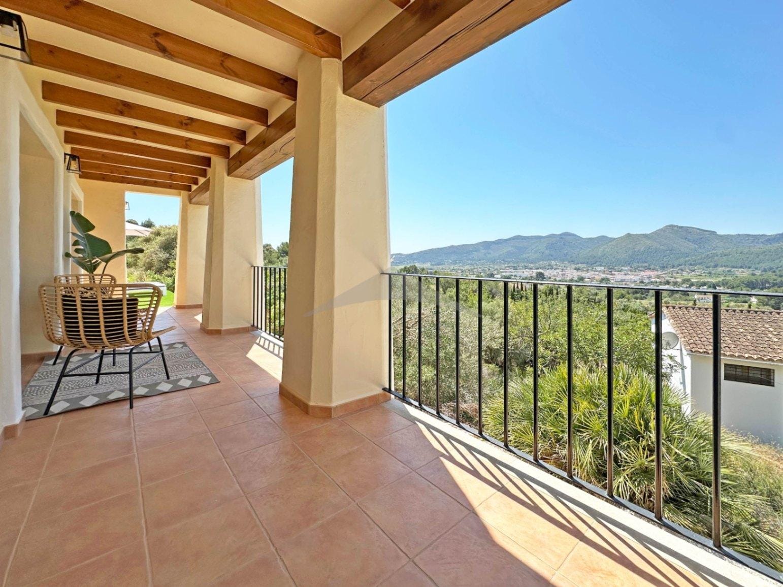 Volledig gerenoveerde villa met panoramisch uitzicht in Xaló