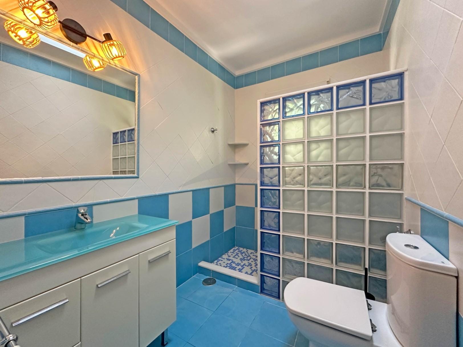 Volledig gerenoveerde villa met panoramisch uitzicht in Xaló