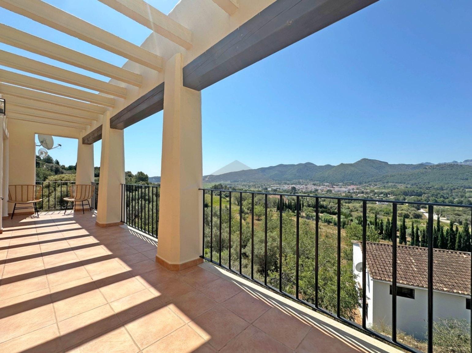 Volledig gerenoveerde villa met panoramisch uitzicht in Xaló