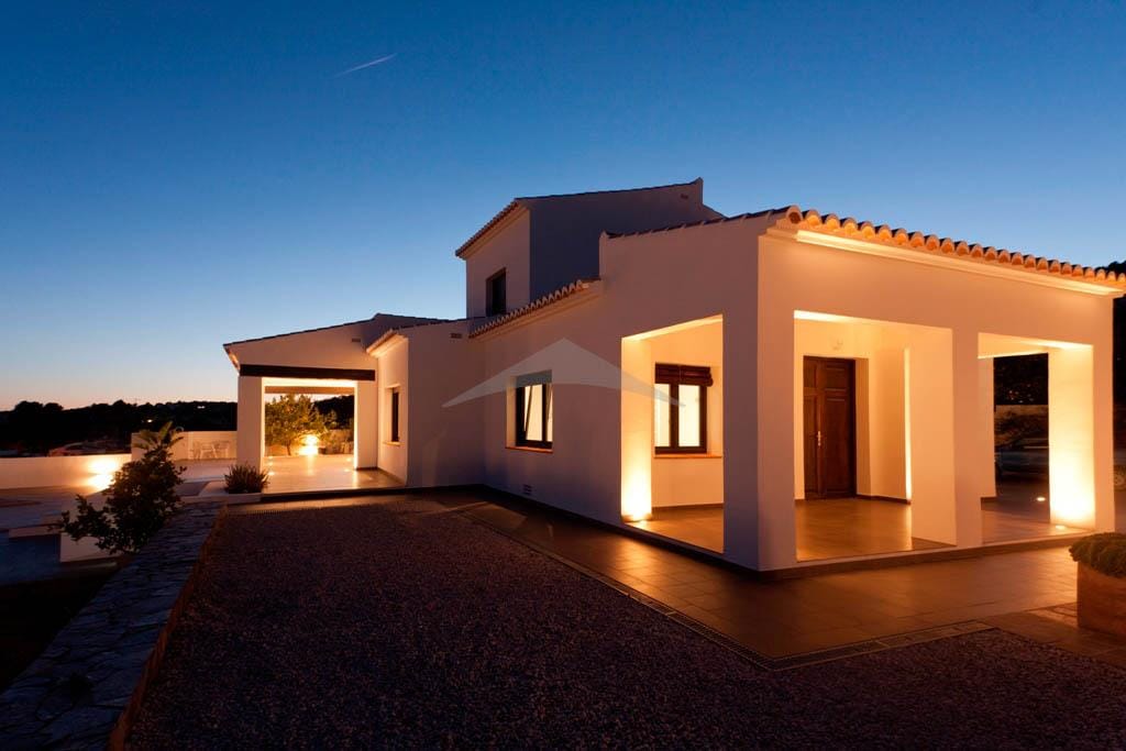 Mediterrane villa met uitzicht op zee te koop in Moraira