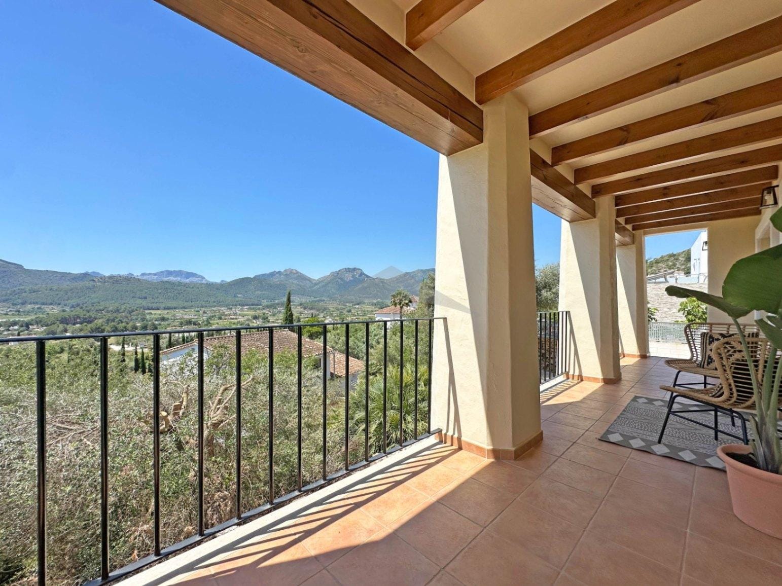 Volledig gerenoveerde villa met panoramisch uitzicht in Xaló