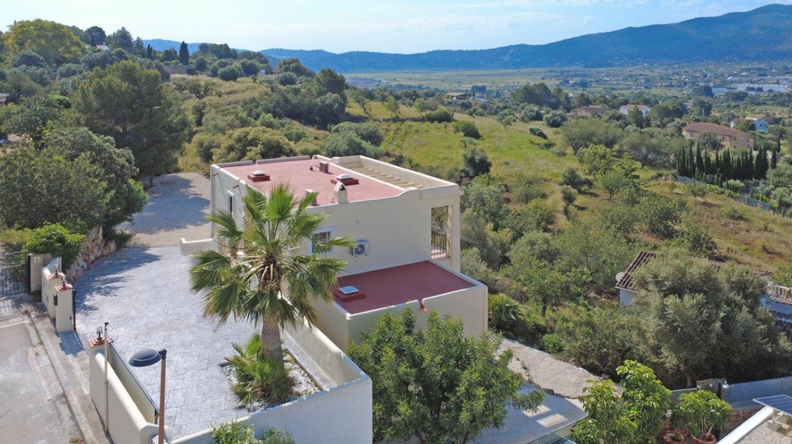 Volledig gerenoveerde villa met panoramisch uitzicht in Xaló