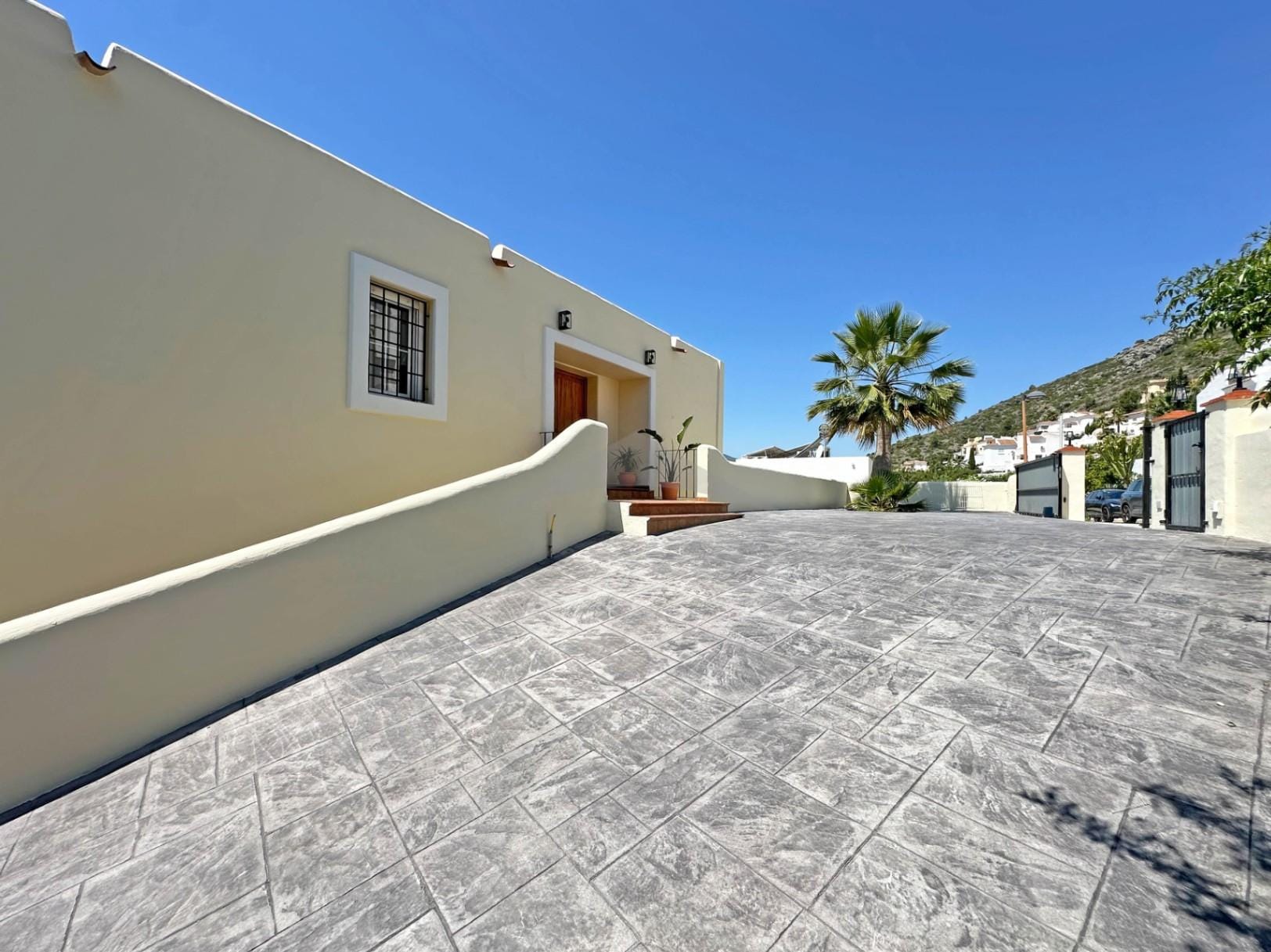 Volledig gerenoveerde villa met panoramisch uitzicht in Xaló