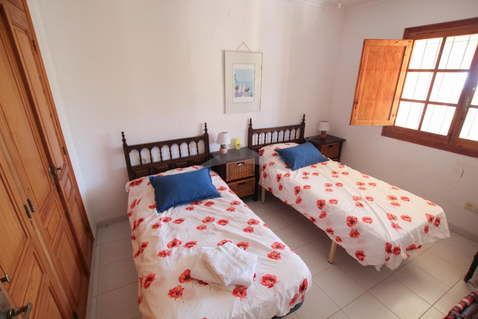 Half vrijstaand huis met uitzicht op zee te koop in Moraira
