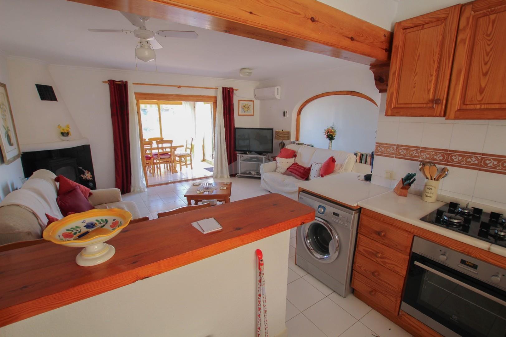 Half vrijstaand huis met uitzicht op zee te koop in Moraira