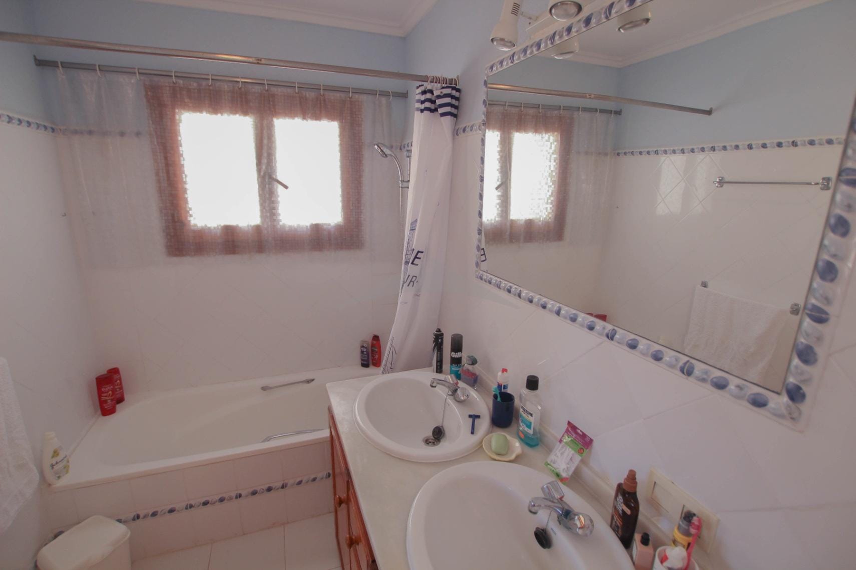 Half vrijstaand huis met uitzicht op zee te koop in Moraira