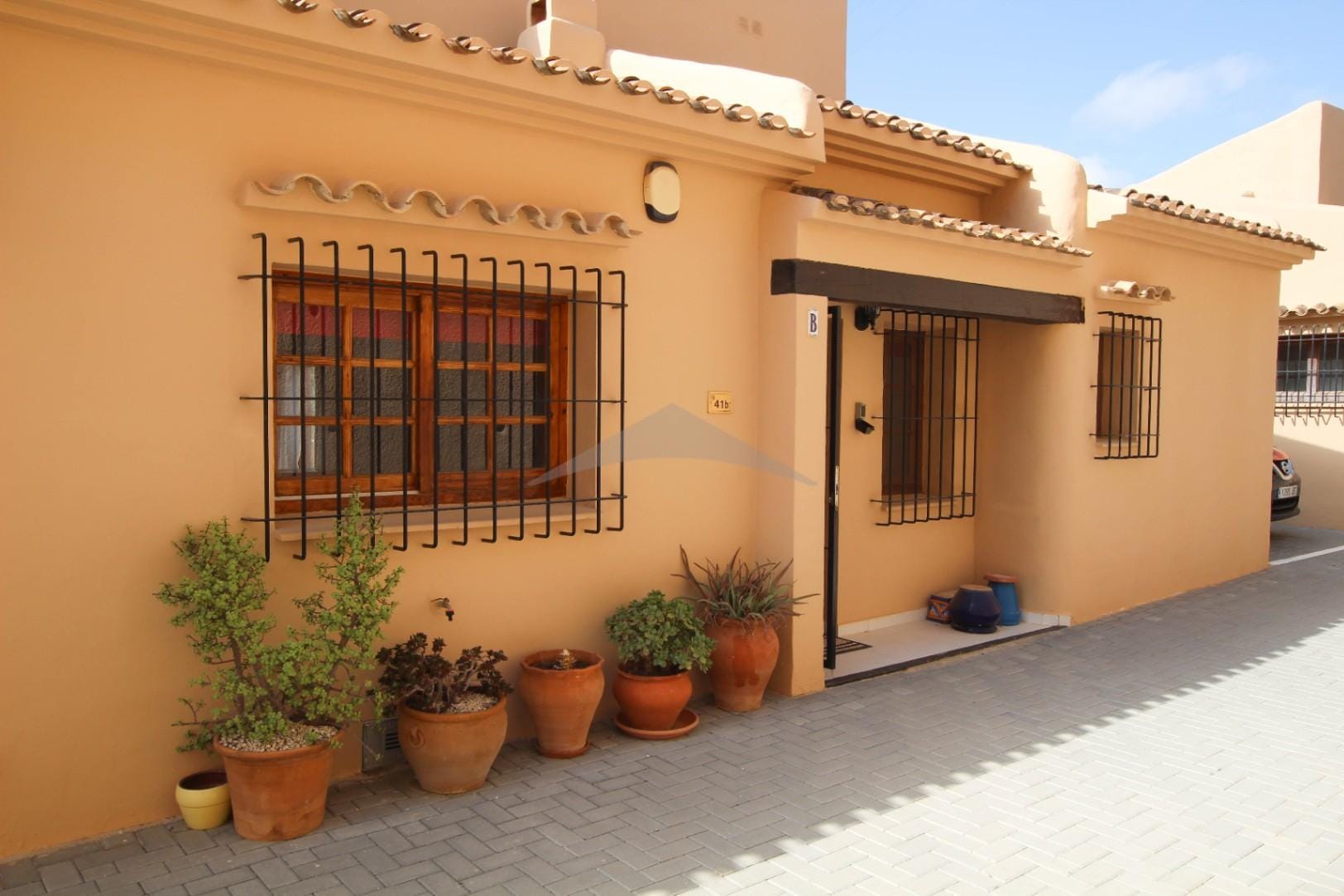 Half vrijstaand huis met uitzicht op zee te koop in Moraira