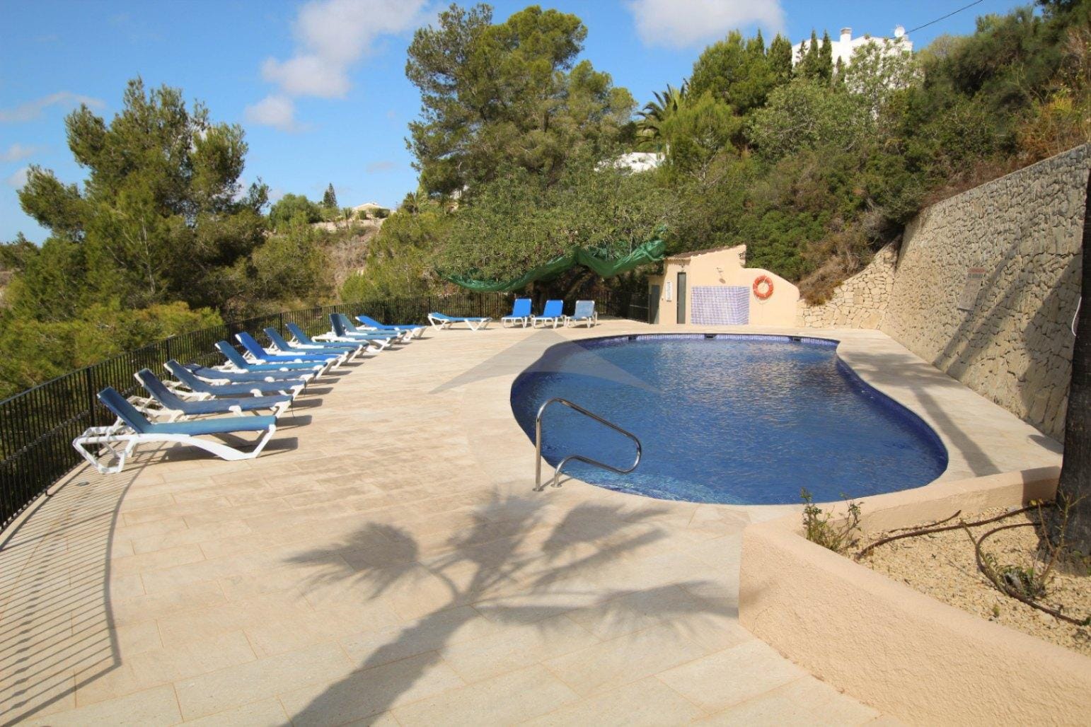 Half vrijstaand huis met uitzicht op zee te koop in Moraira