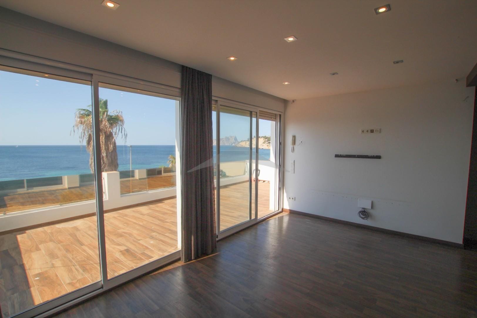 Appartement aan de eerste zeelijn, Moraira.