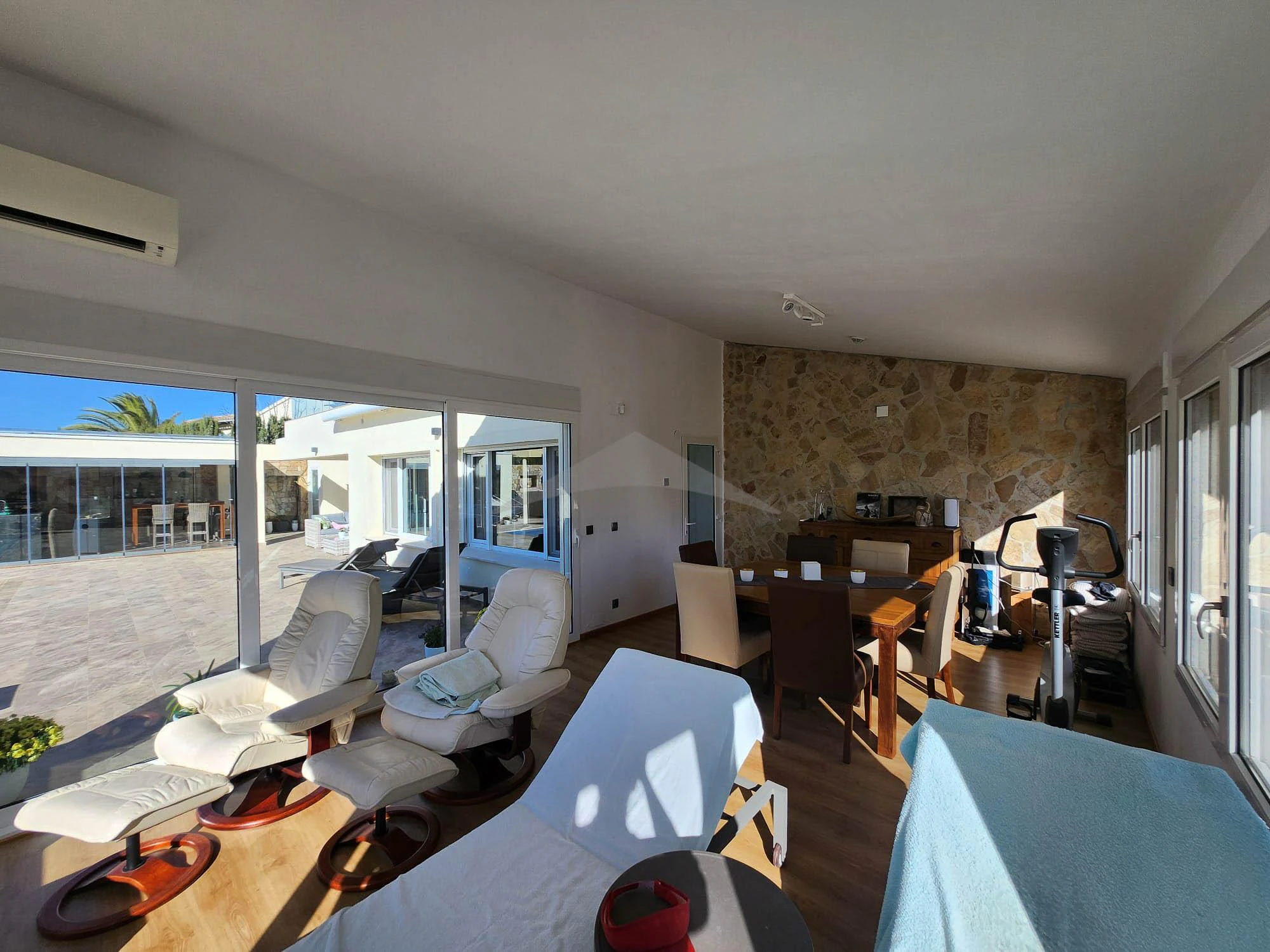 Magnifieke villa te koop met panoramisch uitzicht op zee