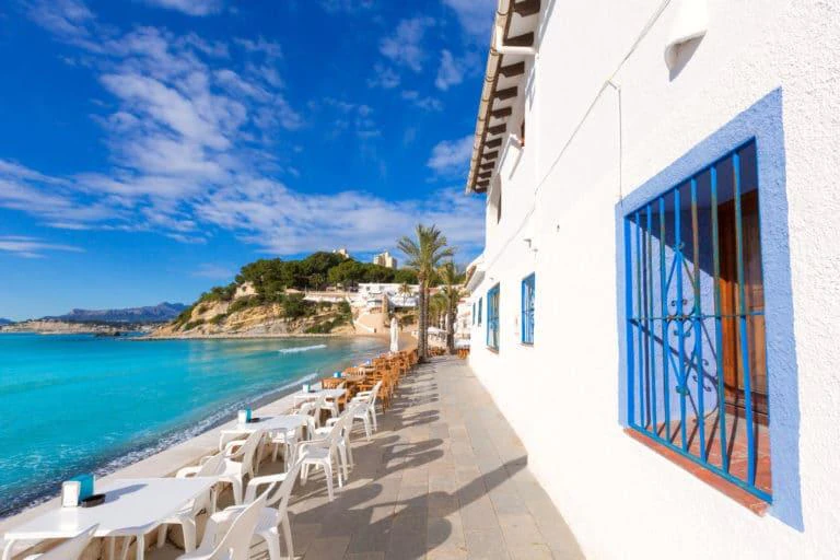 Villa te koop met zeezicht in Moraira