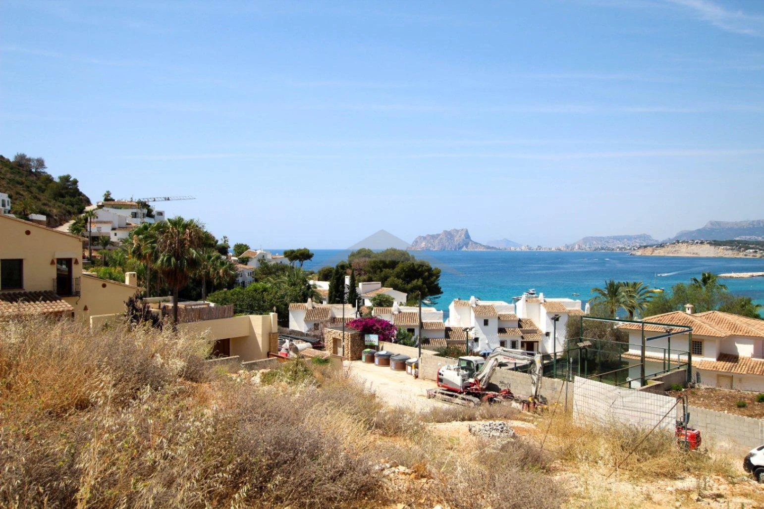 Fantastisch grondstuk te koop in Moraira met adembenemend uitzicht op zee