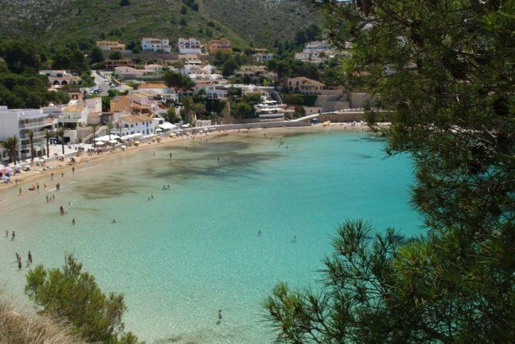 Villa te koop met zeezicht in Moraira