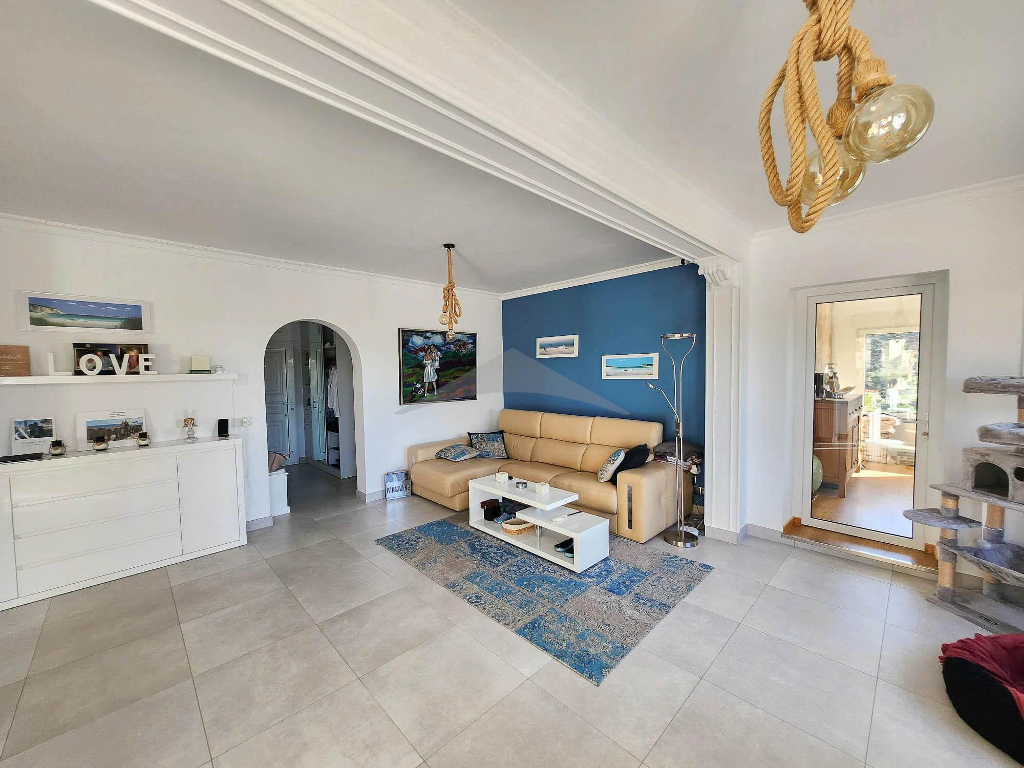 Magnifieke villa te koop met panoramisch uitzicht op zee