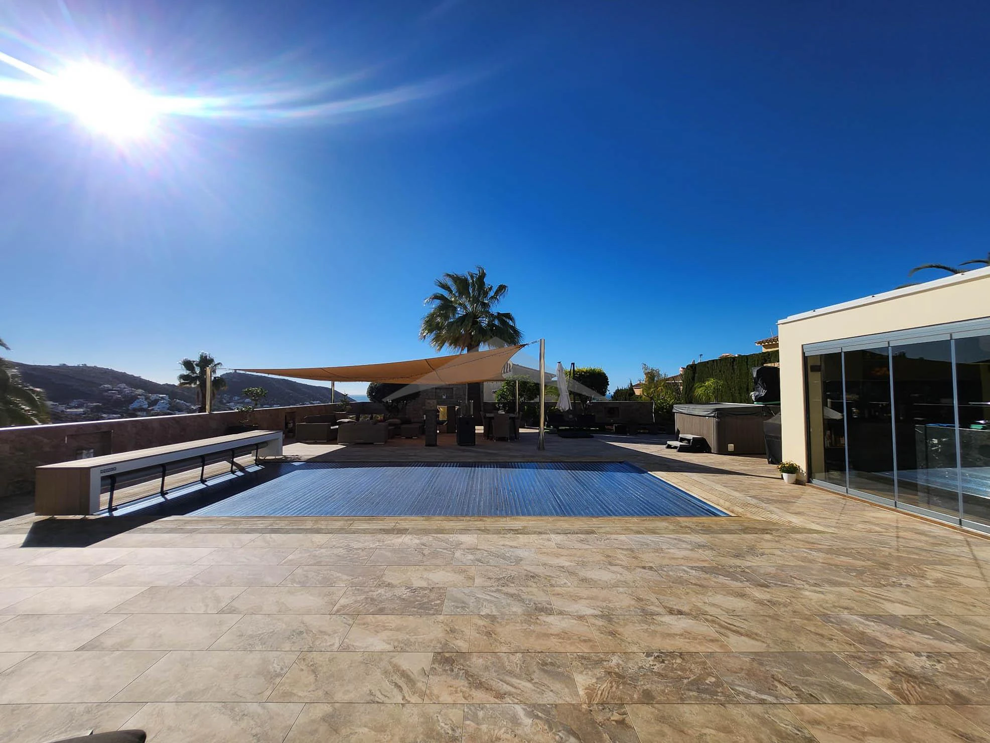 Magnifieke villa te koop met panoramisch uitzicht op zee