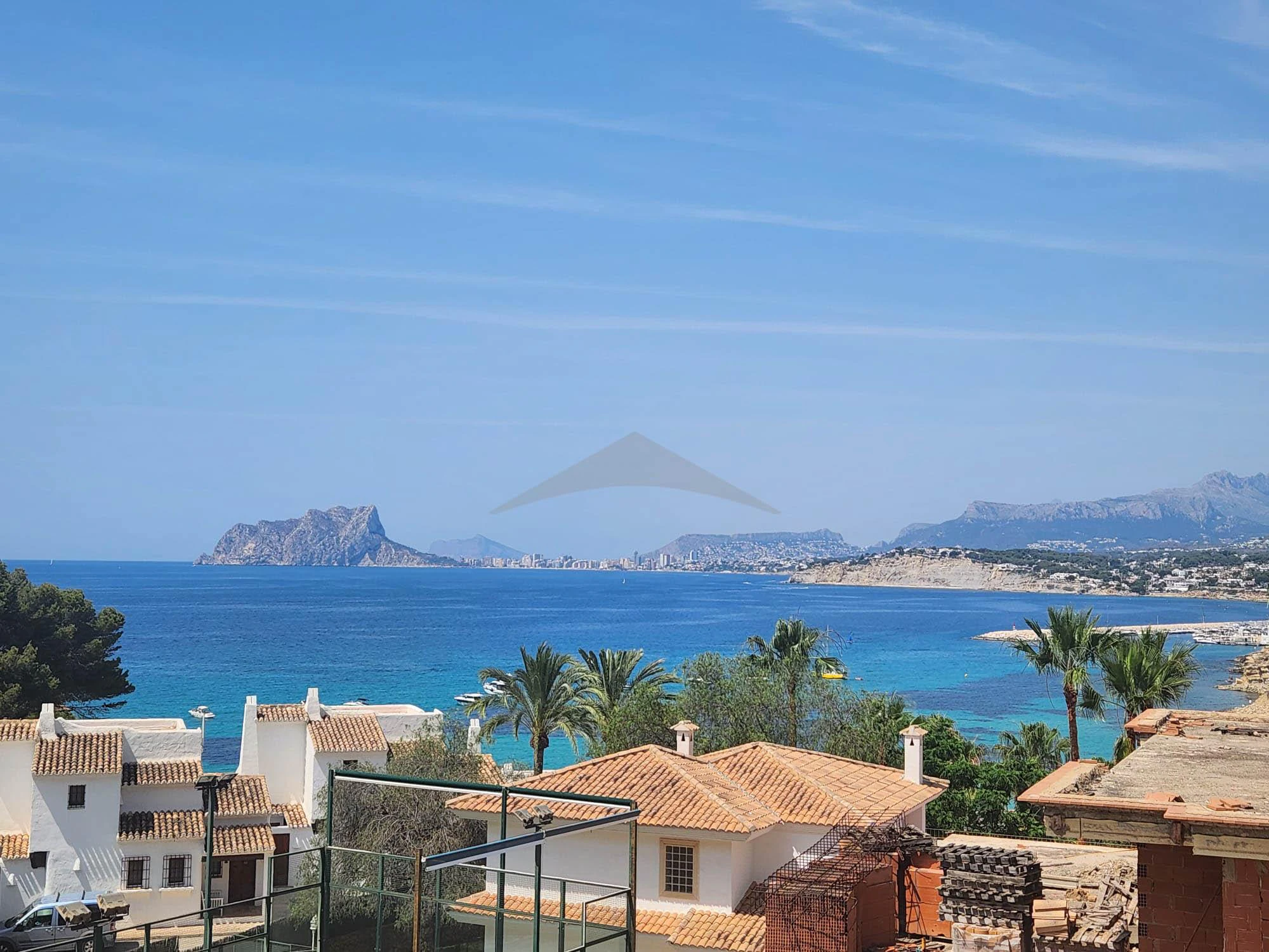 Fantastisch grondstuk te koop in Moraira met adembenemend uitzicht op zee