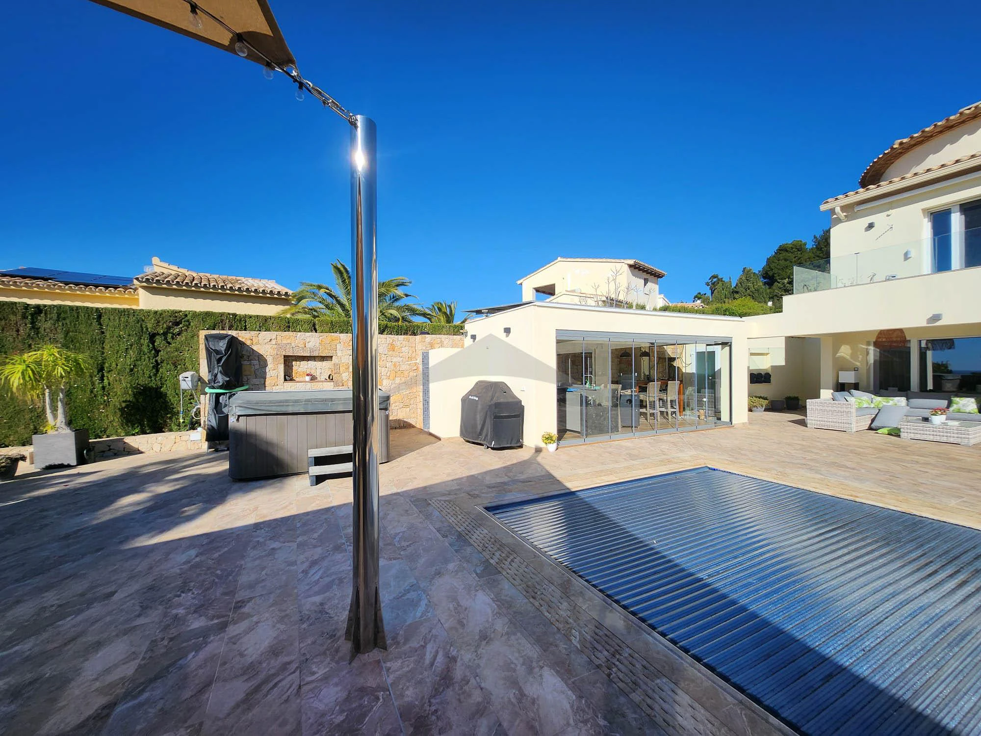 Magnifieke villa te koop met panoramisch uitzicht op zee