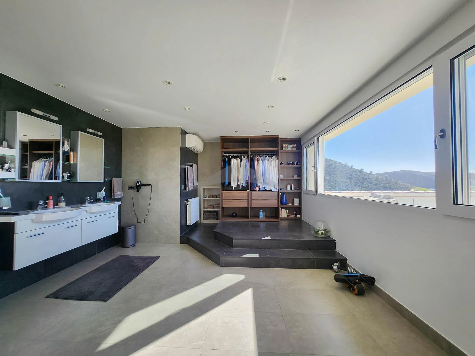 Magnifieke villa te koop met panoramisch uitzicht op zee