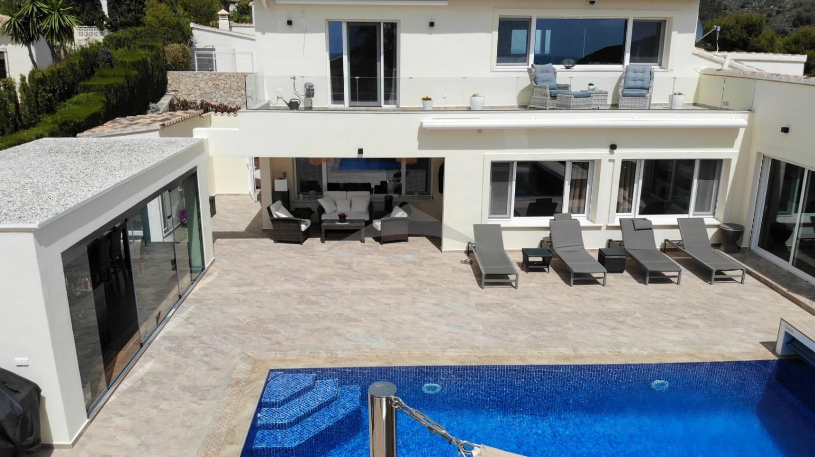 Magnifieke villa te koop met panoramisch uitzicht op zee