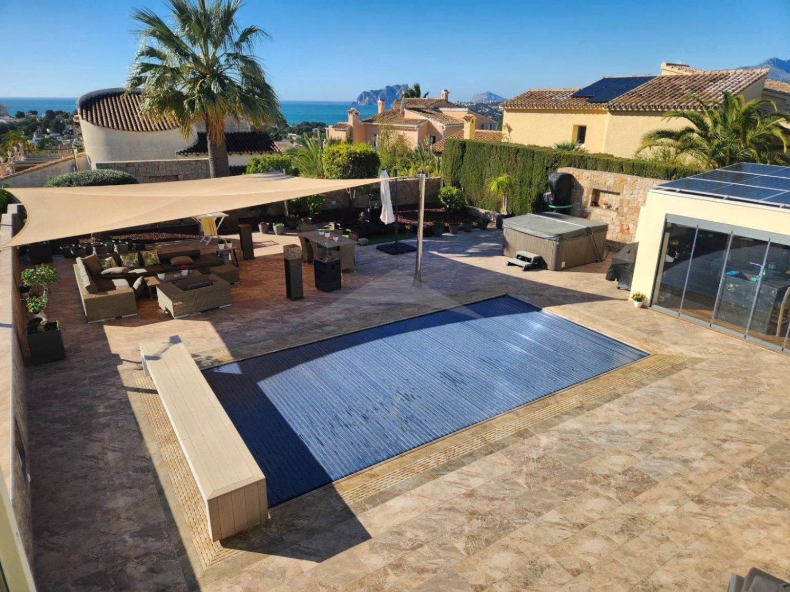 Magnifieke villa te koop met panoramisch uitzicht op zee