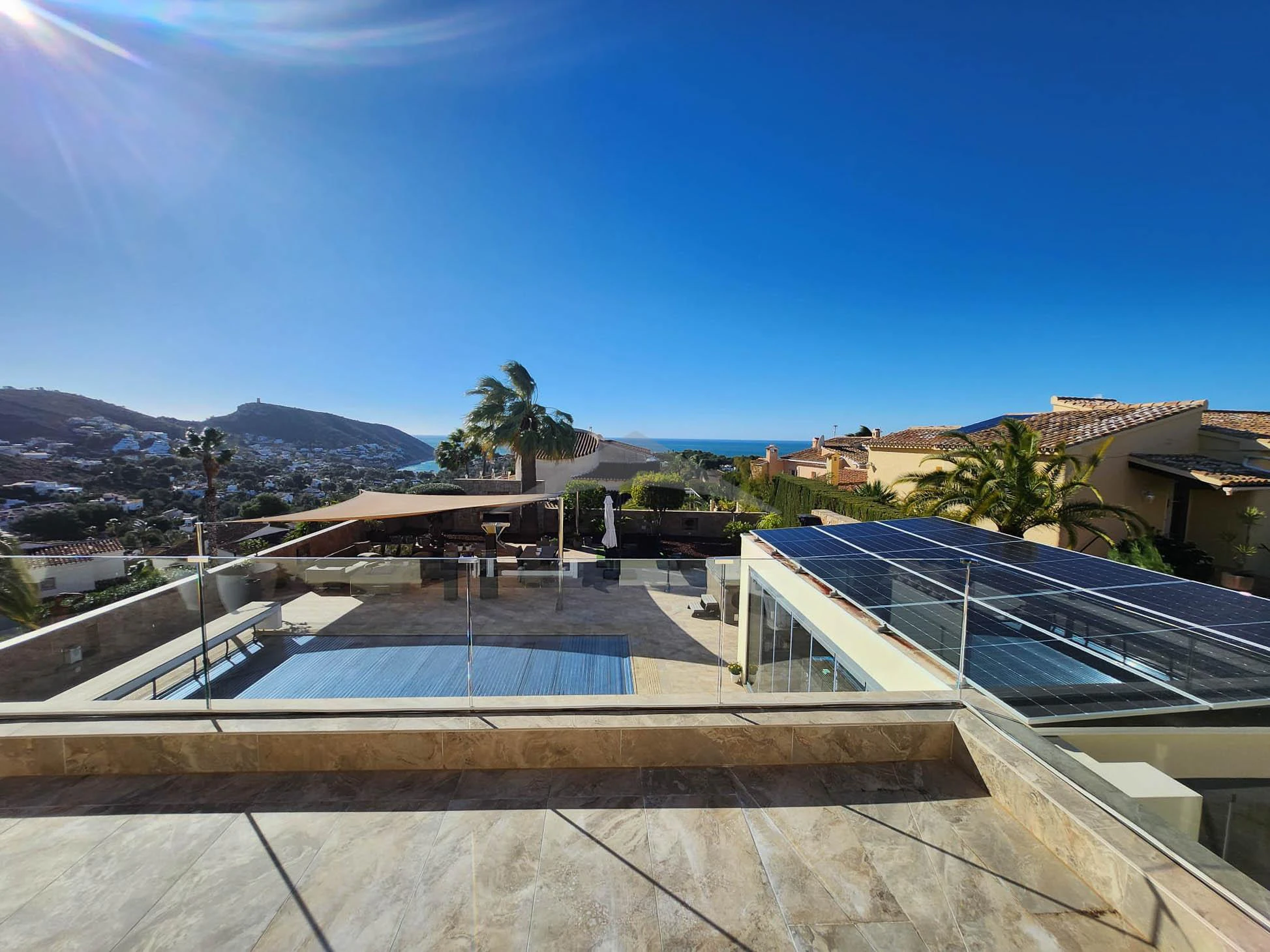 Magnifieke villa te koop met panoramisch uitzicht op zee