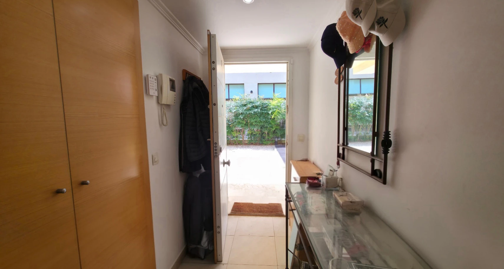 Se vende planta baja en Av.Augusta de 3 habitaciones