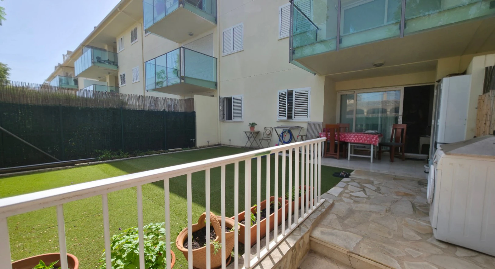 Se vende planta baja en Av.Augusta de 3 habitaciones