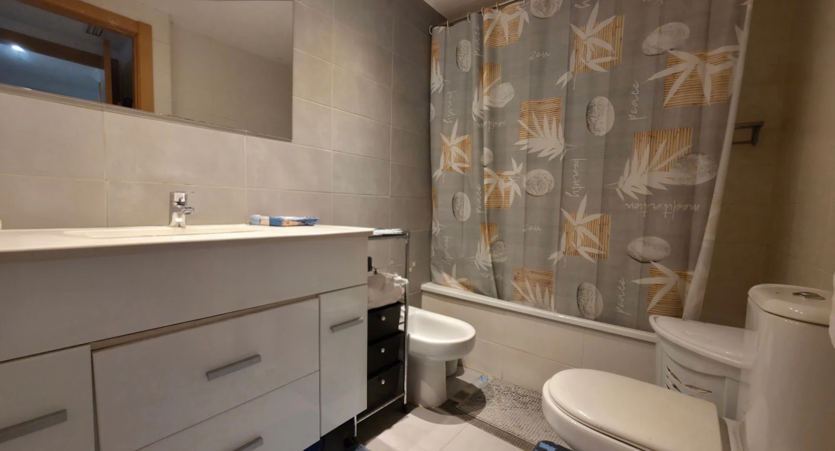 Se vende planta baja en Av.Augusta de 3 habitaciones