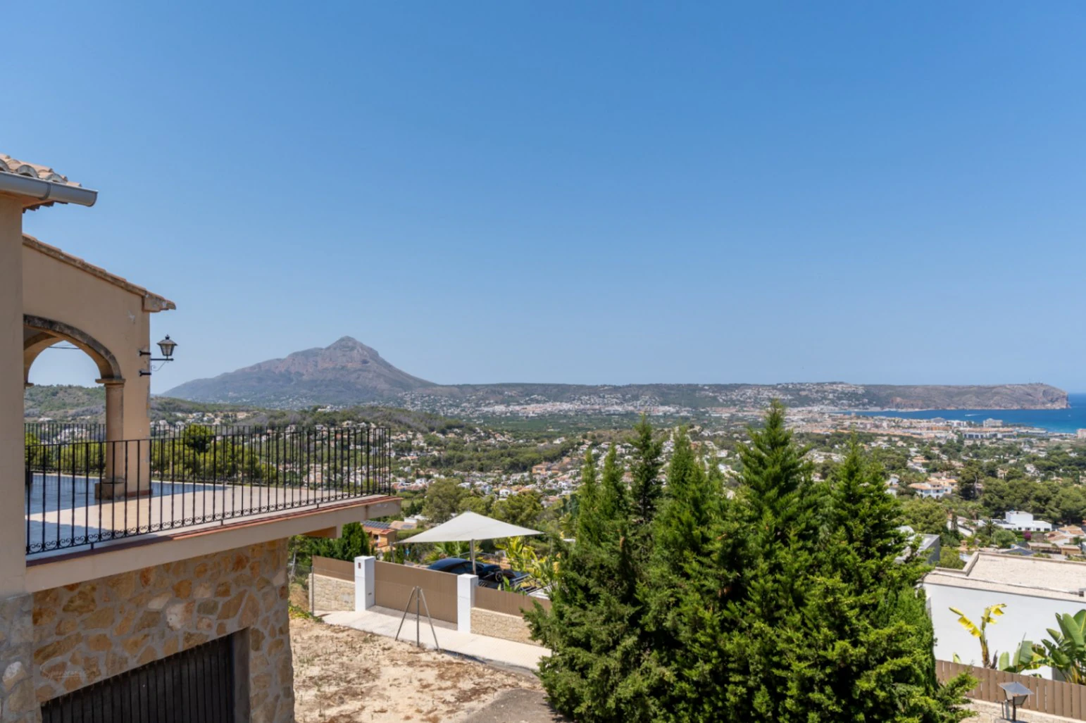VILLA MEDITERRANEA CON VISTAS IMPRESIONANTES DE JÁVEA