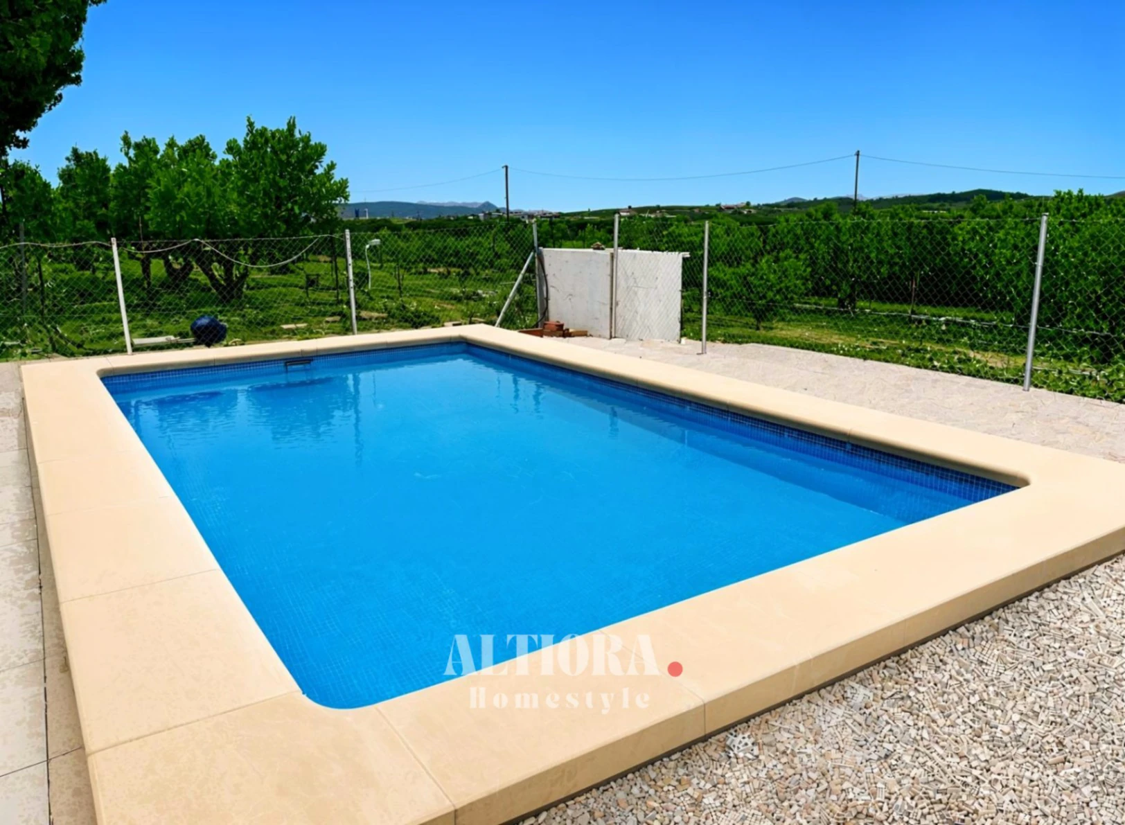Chalet en el campo en venta con 6 dormitorios y piscina privada