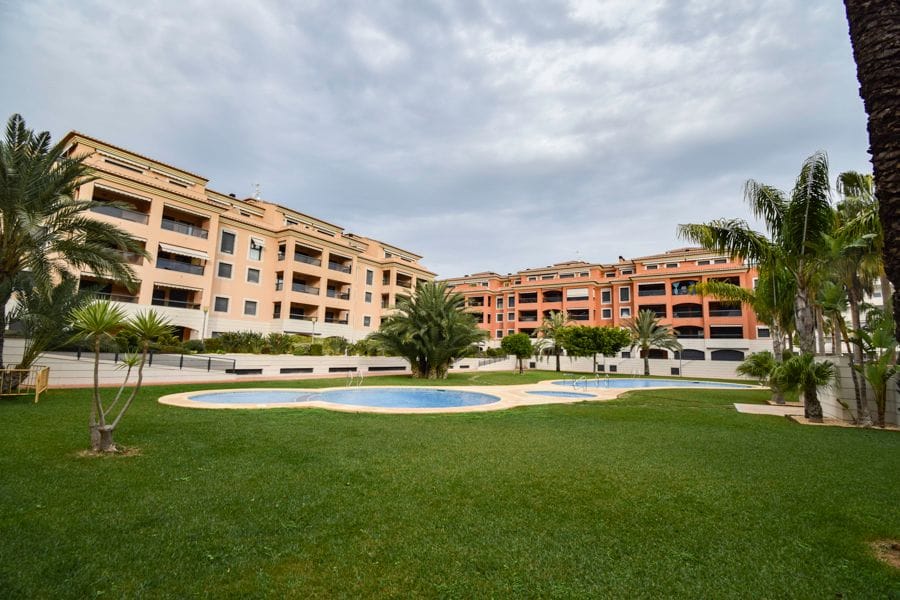 PLANTA BAJA JARDINES LAS MARINAS MUY CERCA DE DENIA AMPLIA TERRAZA
