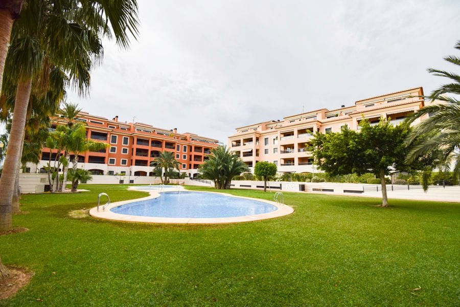 PLANTA BAJA JARDINES LAS MARINAS MUY CERCA DE DENIA AMPLIA TERRAZA