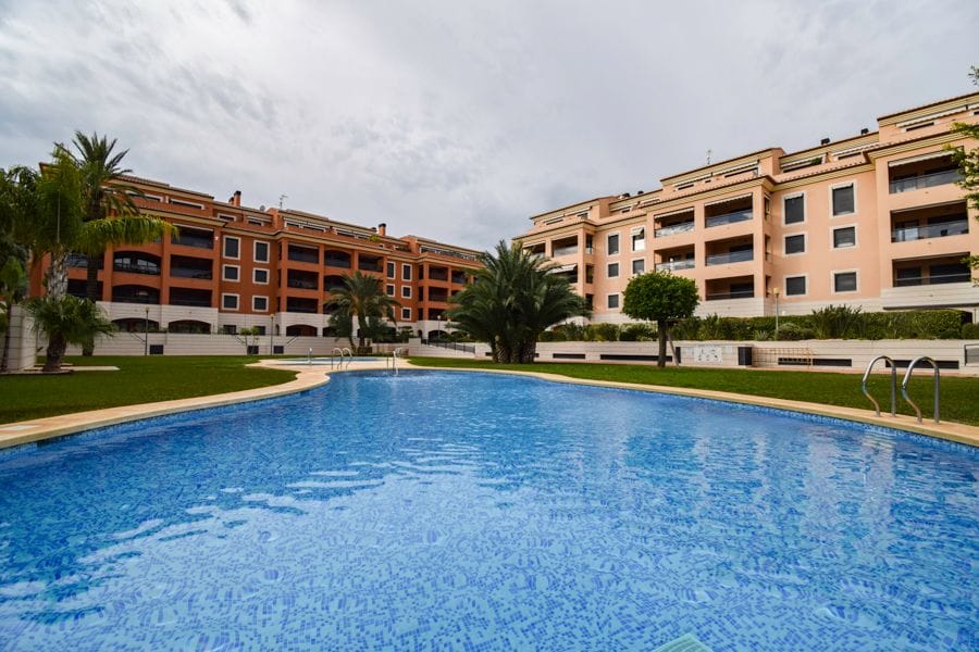 PLANTA BAJA JARDINES LAS MARINAS MUY CERCA DE DENIA AMPLIA TERRAZA