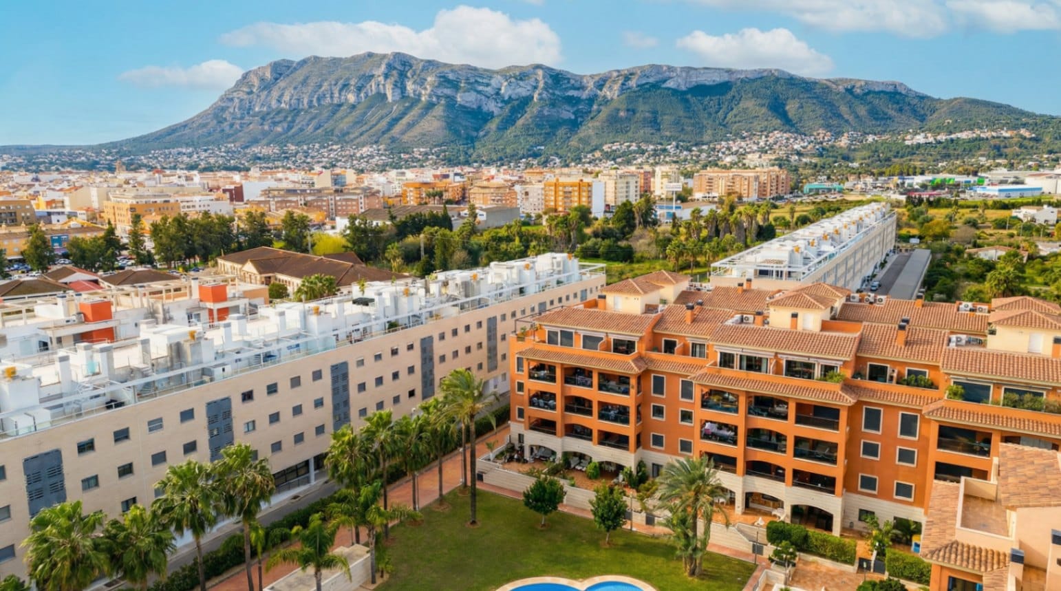 PLANTA BAJA JARDINES LAS MARINAS MUY CERCA DE DENIA AMPLIA TERRAZA