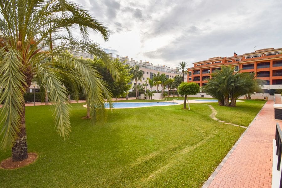 PLANTA BAJA JARDINES LAS MARINAS MUY CERCA DE DENIA AMPLIA TERRAZA