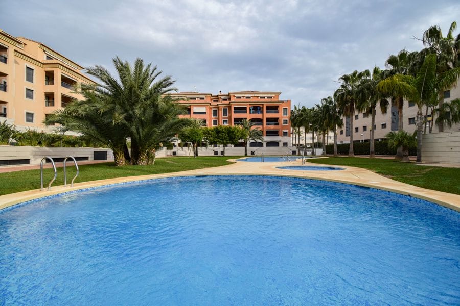 PLANTA BAJA JARDINES LAS MARINAS MUY CERCA DE DENIA AMPLIA TERRAZA