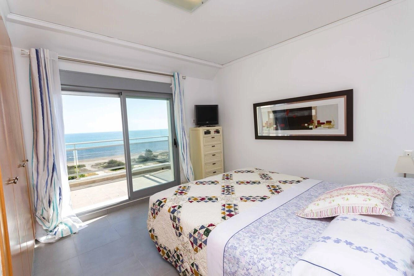 APARTAMENTO JARDINES LES DEVESES EN PRIMERA LINEA