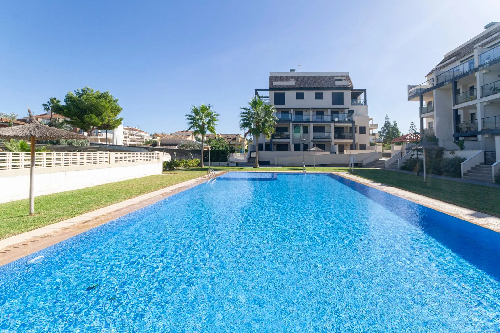 Apartamento en venta de 3 dormitorios en Denia, Las Marinas
