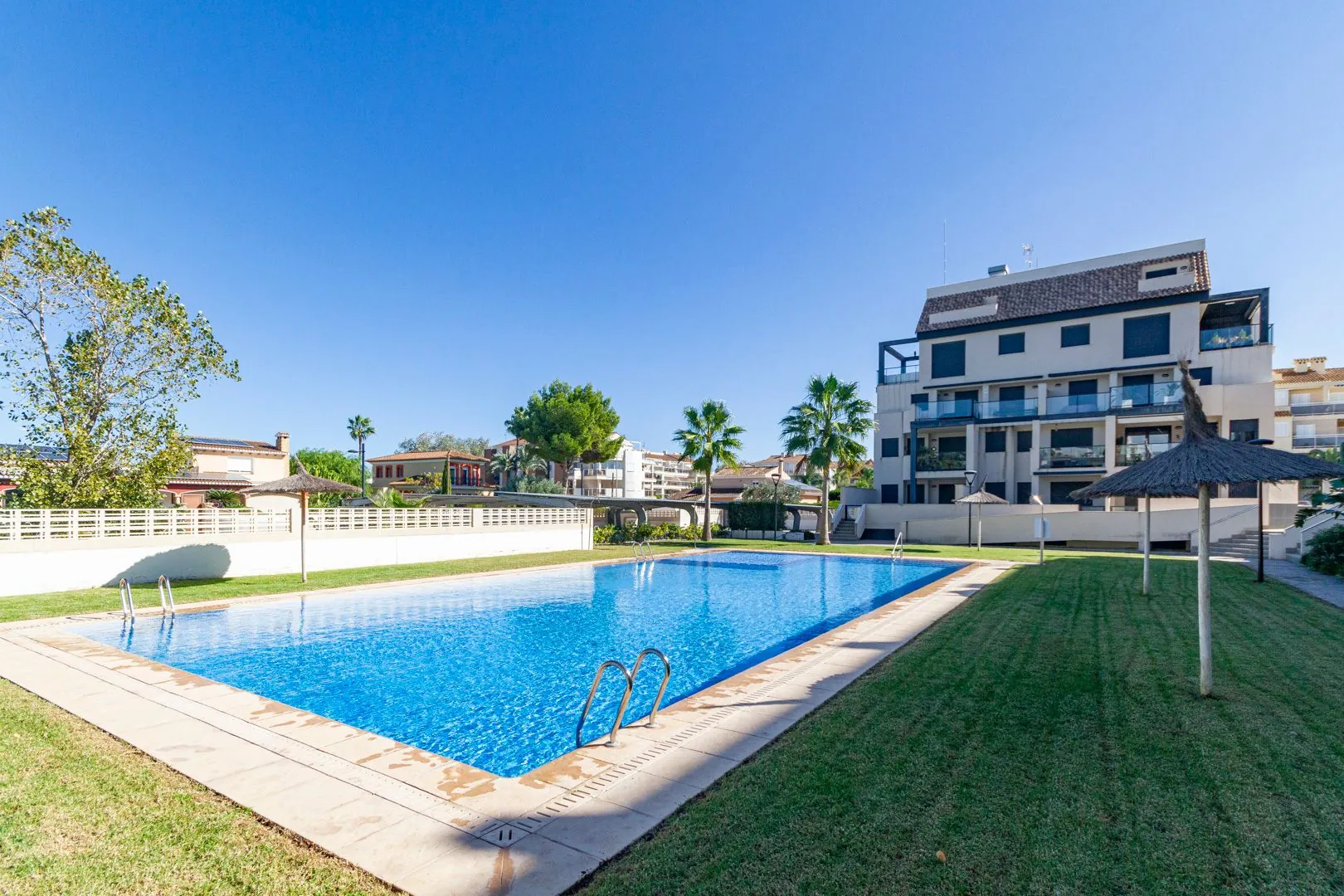 Apartamento en venta de 3 dormitorios en Denia, Las Marinas
