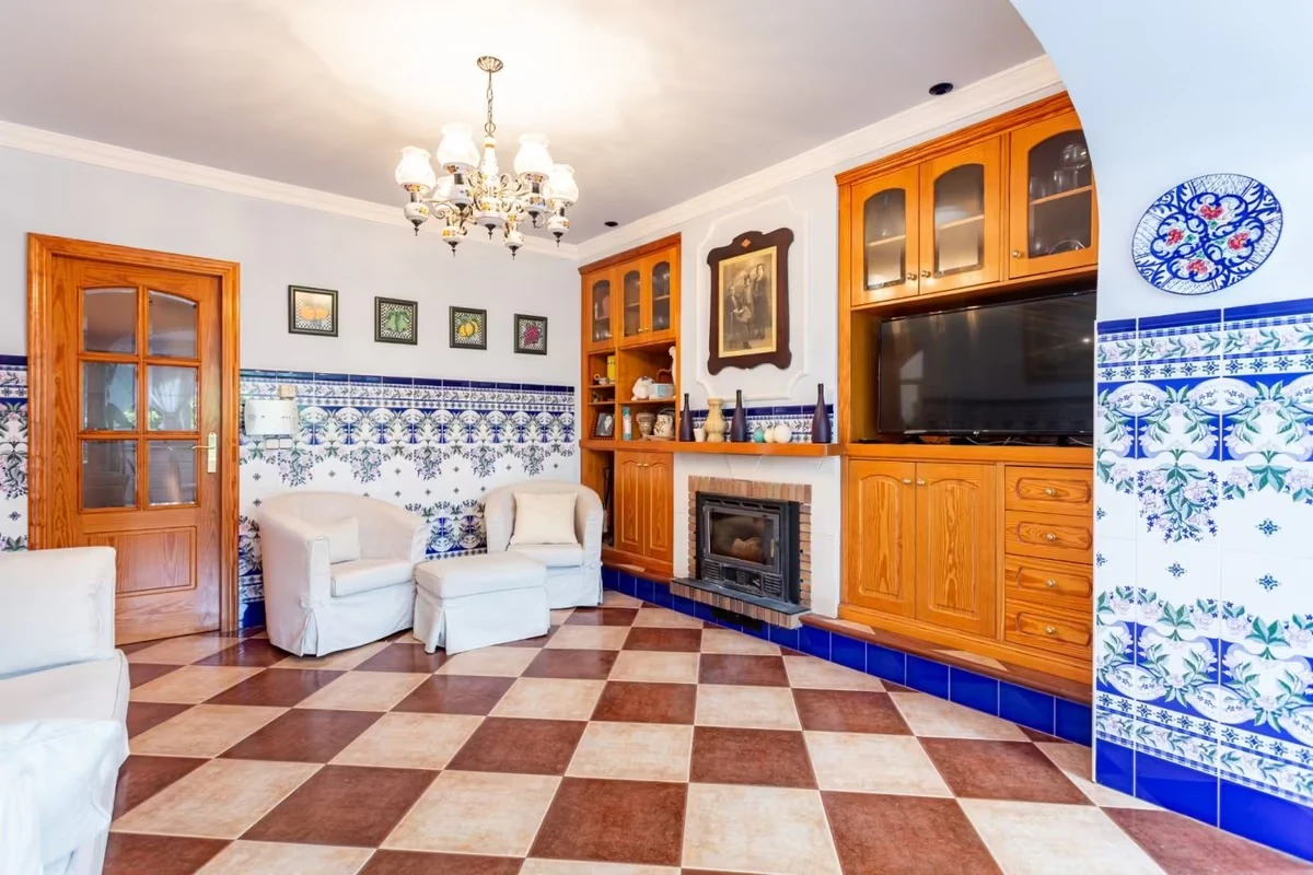 Estupendo chalet en Denia con parcela grande, a un paso del mar