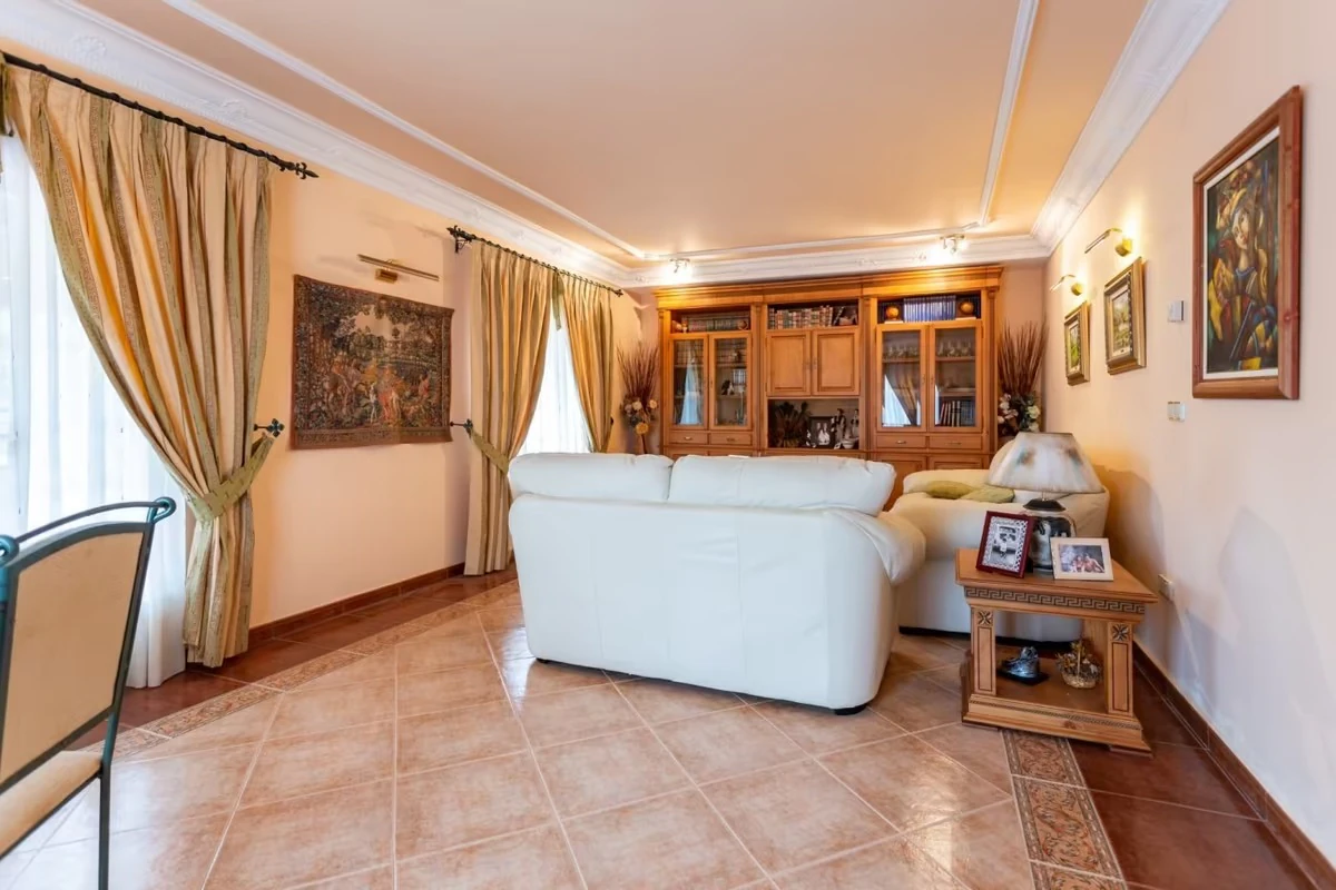 Estupendo chalet en Denia con parcela grande, a un paso del mar