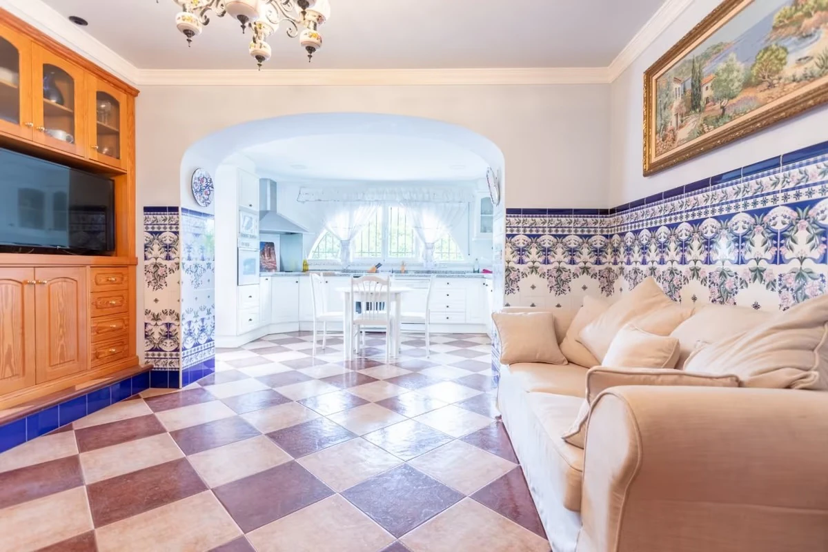 Estupendo chalet en Denia con parcela grande, a un paso del mar